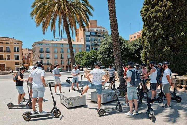 Tour Privato in E-scooter alla Città delle Arti e delle Scienze — foto 3