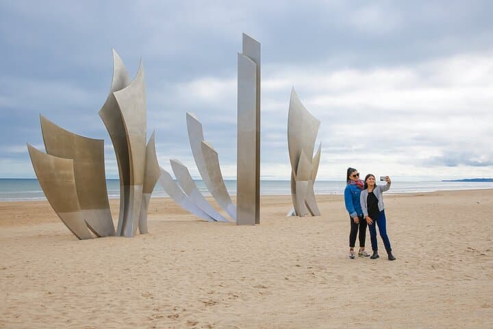 Excursion d'une journée sur les plages du débarquement en Normandie et les sites de la Seconde Guerre mondiale au départ de Paris — photo 2