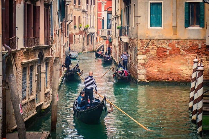 Venedig Gondelfahrt: 30-minütige klassische Kanalerfahrung — Foto 5
