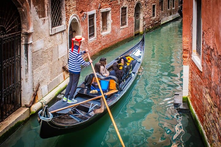 Venedig Gondelfahrt: 30-minütige klassische Kanalerfahrung — Foto 3