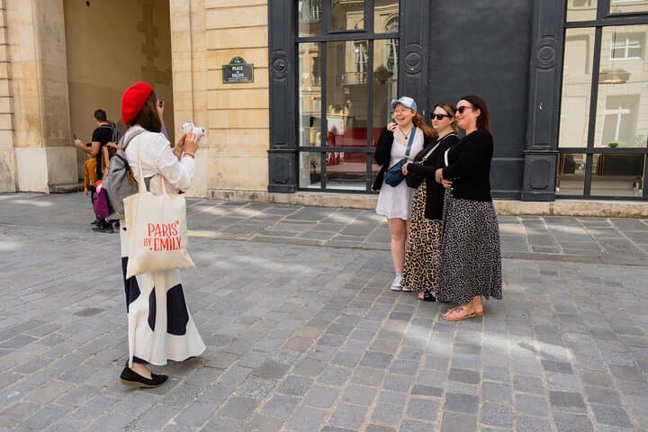 Tour a piedi delle location di Emily in Paris — foto 2