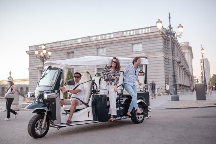 Welcome Madrid in Eco Tuk Tuk Private with Local Guide