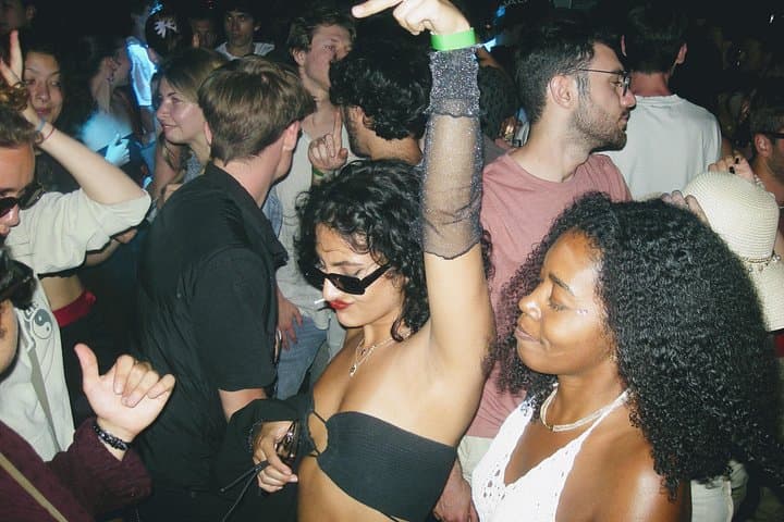 Barcelona Pub Crawl: 3 geführte Bars + VIP Club-Eintritt — Foto 3