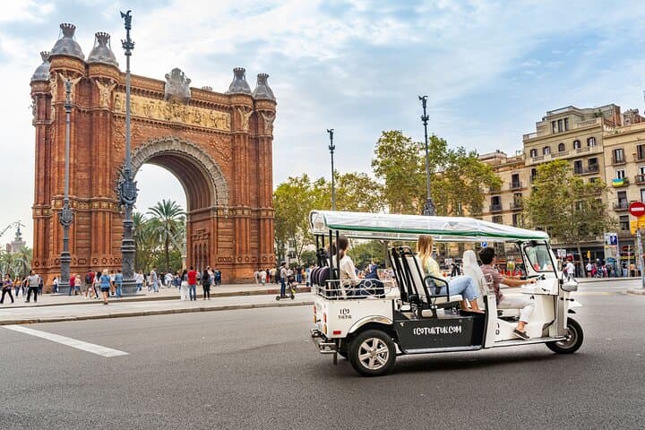 Tour en Eco Tuk Tuk por Barcelona