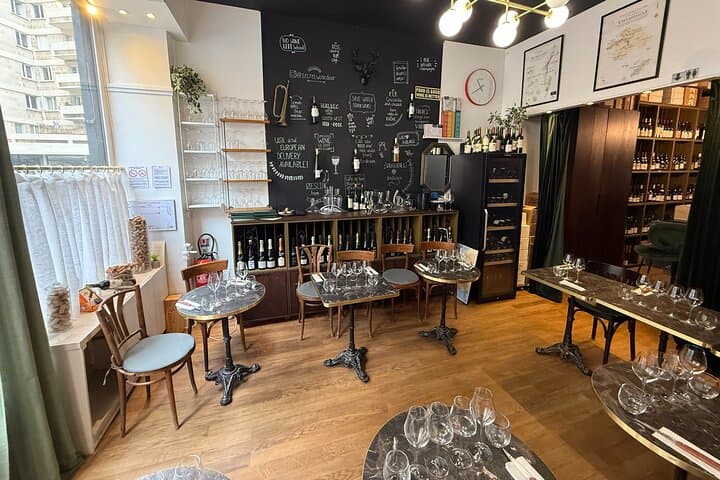 Dégustation de vins, champagnes et fromages à Paris PORTE SECRÈTE DU VIN — photo 2