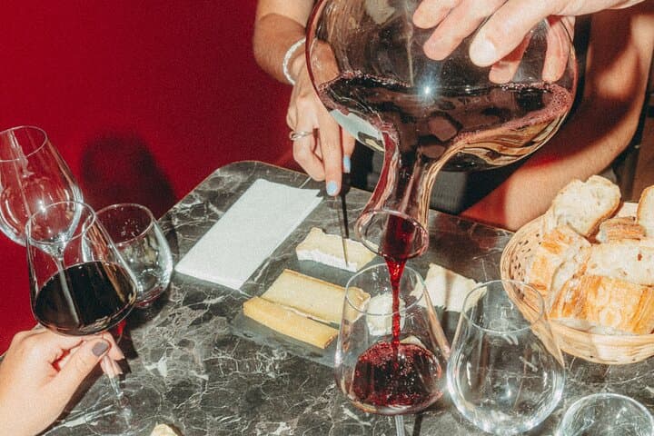 Dégustation de vins, champagnes et fromages à Paris PORTE SECRÈTE DU VIN — photo 4
