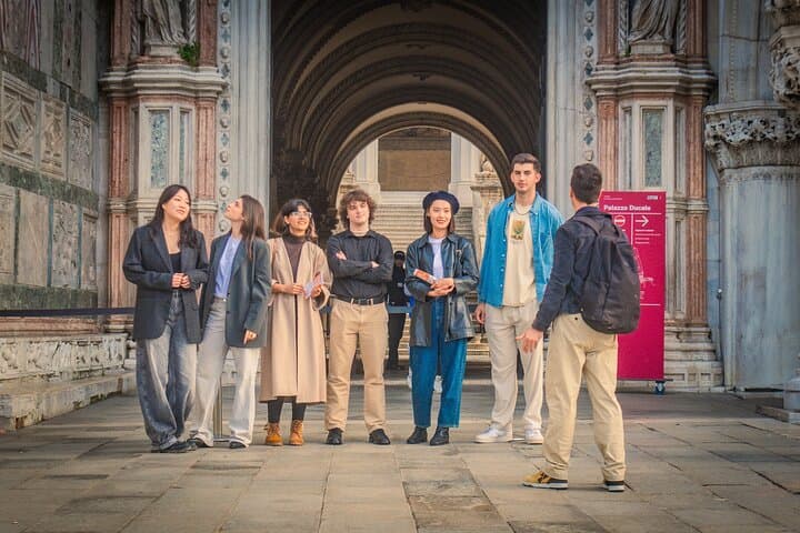 Paseo en góndola por Venecia y tour por el Palacio Ducal