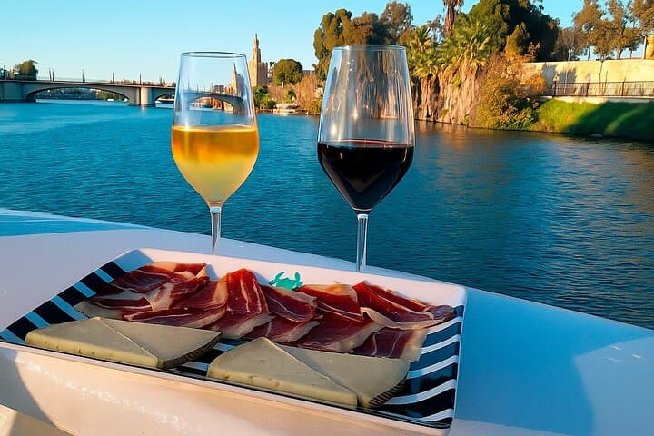 Kreuzfahrt auf dem Guadalquivir in Sevilla — Foto 1