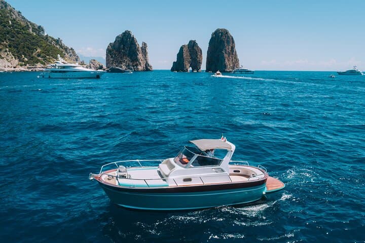 Privater Bootsausflug nach Capri von Sorrento, Positano oder Amalfi — Foto 3