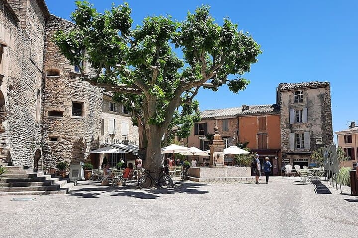 Gordes, Roussillon &amp; Fontaine-de-Vaucluse Tour — photo 4