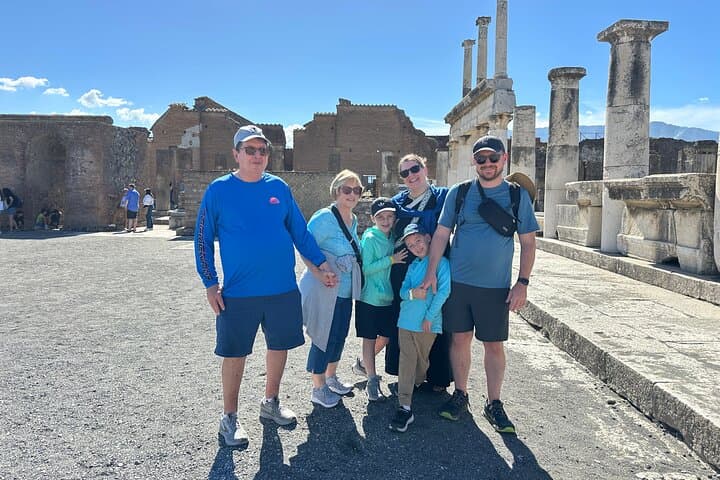 Excursión Costera para Niños desde el Puerto de Nápoles a Pompeya y el Vesubio — foto 2