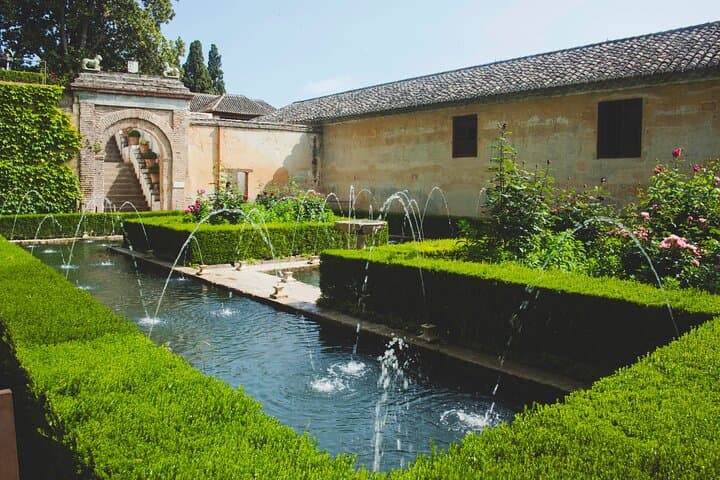 Tour guidato dei Giardini del Generalife dell'Alhambra con accesso prioritario — foto 4
