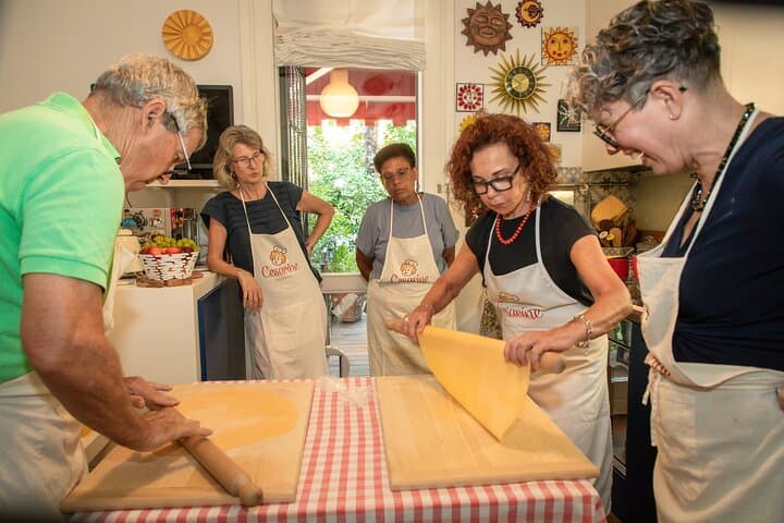 Corso di Cucina Tradizionale dei Tortellini in Casa Locale a Bologna