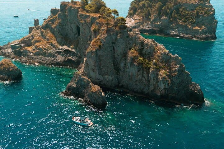Excursion en petit groupe en bateau sur la Côte Amalfitaine au départ de Naples avec déjeuner léger — photo 5