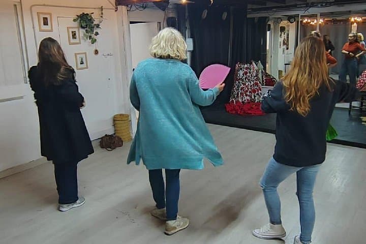 Flamenco per un Giorno: Tour, Laboratorio e Degustazione a Siviglia — foto 3