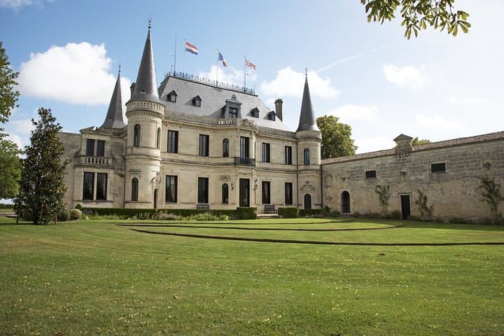 Trasferimento Privato da Bordeaux al Médoc verso Châteaux Iconici — foto 3