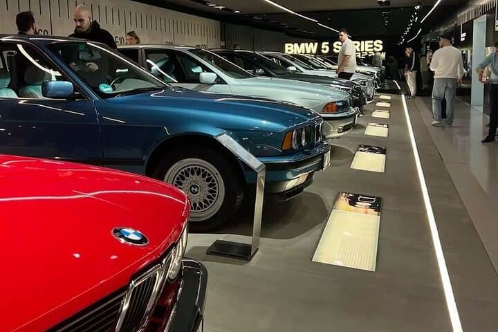Tour Privato Guidato del Museo BMW di Monaco e BMW Welt — foto 3