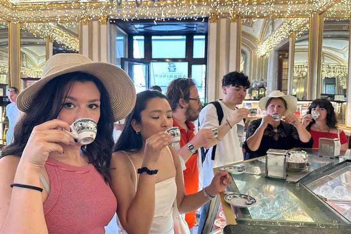 Kleine Gruppen Street Food und Walking Tour in Neapel — Foto 5
