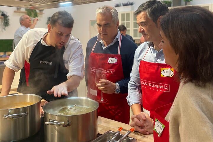 Clase de Cocina de Paella y Tarta de Queso Quemada del País Vasco en Bilbao — foto 3