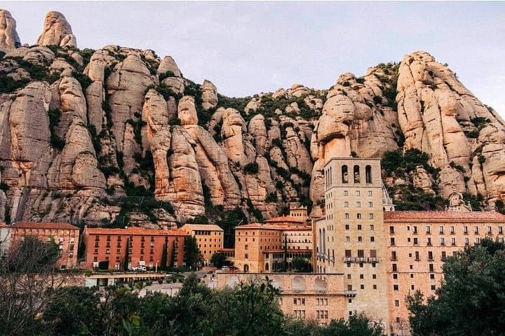 Tour Privado a Montserrat con Recogida en el Hotel de Barcelona