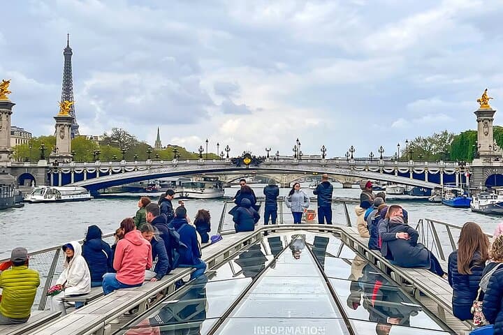 Croisière touristique de 1 heure sur la Seine depuis la Tour Eiffel — photo 5