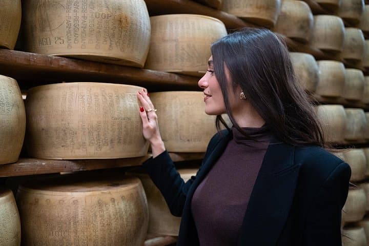 Parmesan- und Schinkenfabrikbesichtigung mit Verkostung in Parma — Foto 4