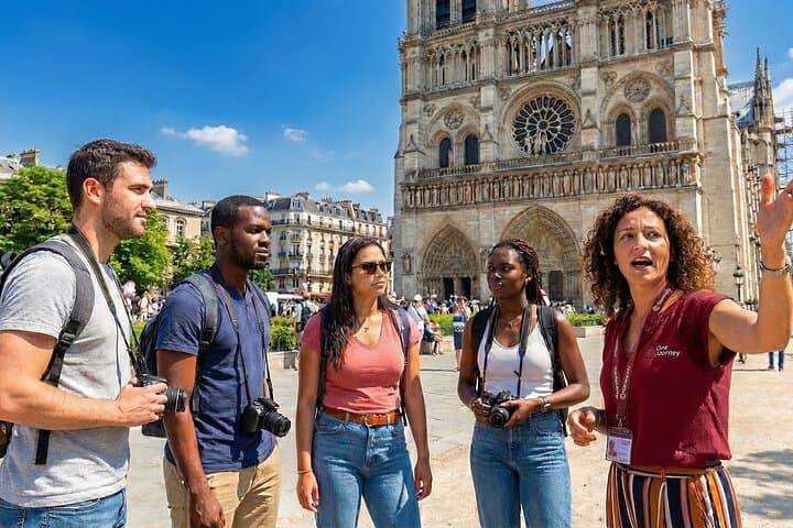 Kleingruppenführung durch das Innere und Äußere der Notre Dame — Foto 1