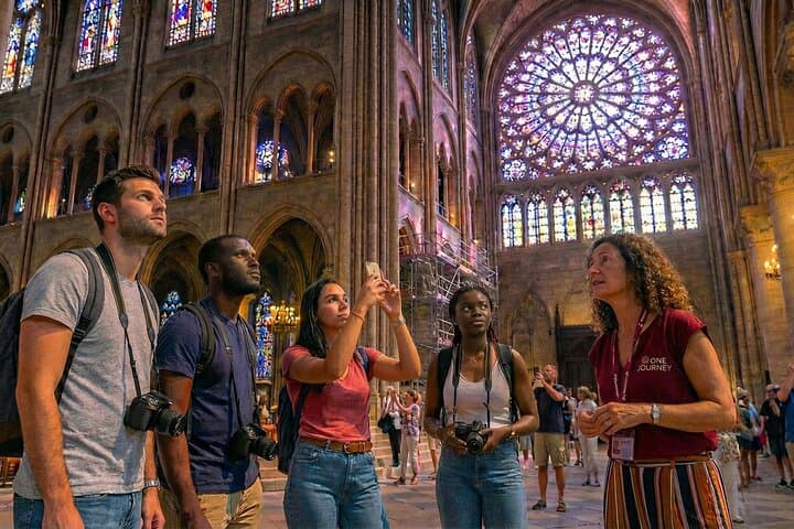Kleingruppenführung durch das Innere und Äußere der Notre Dame — Foto 2