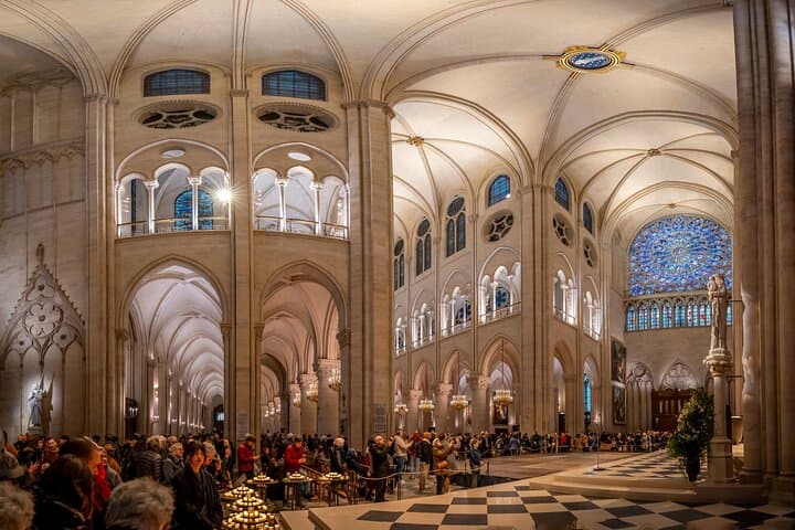 Kleingruppenführung durch das Innere und Äußere der Notre Dame — Foto 5