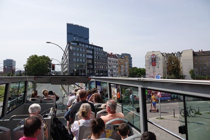 Berlin Stadt Hop-on Hop-off Tour mit optionaler Bootsfahrt — Foto 4