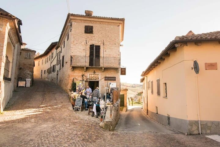 Dégustation de vins avec des collations à Neive, au cœur du Langhe — photo 2