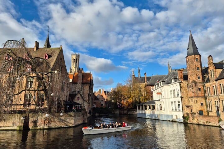 Excursión guiada de un día a Brujas desde París con crucero por los canales — foto 3