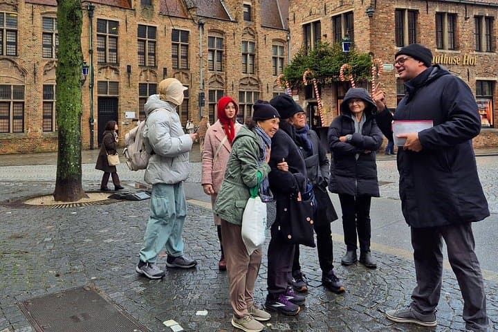 Excursión guiada de un día a Brujas desde París con crucero por los canales — foto 2