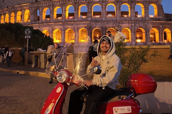 Privater Vespa Tour in Rom mit Abholung vom Hotel — Foto 5