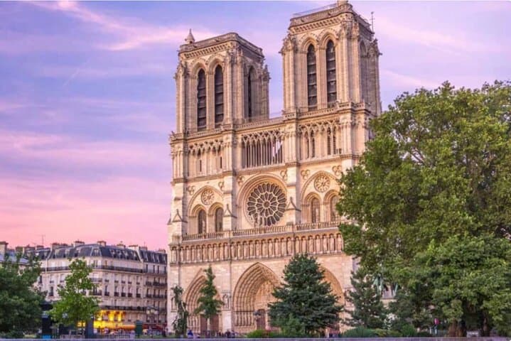 Notre Dame de París: Tour Guiado Semi Privado o Privado — foto 1