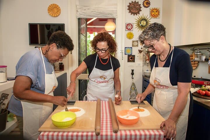 Corso di Cucina Tradizionale dei Tortellini in Casa Locale a Bologna — foto 5