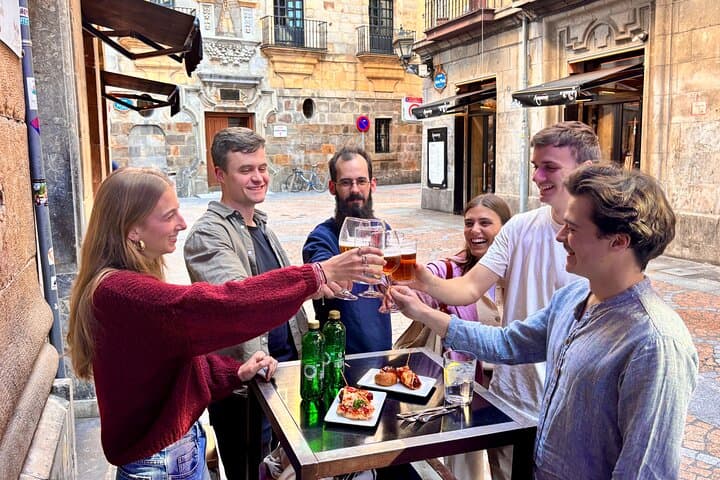 Bilbao Kleingruppentour mit Tapas und Weinprobe — Foto 4