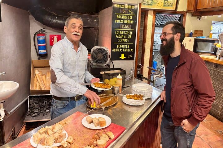 Bilbao Kleingruppentour mit Tapas und Weinprobe — Foto 5