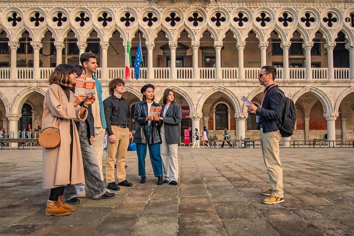 Visite Ducale de Venise : Accès Prioritaire au Palais des Doges et Promenade Historique — photo 3