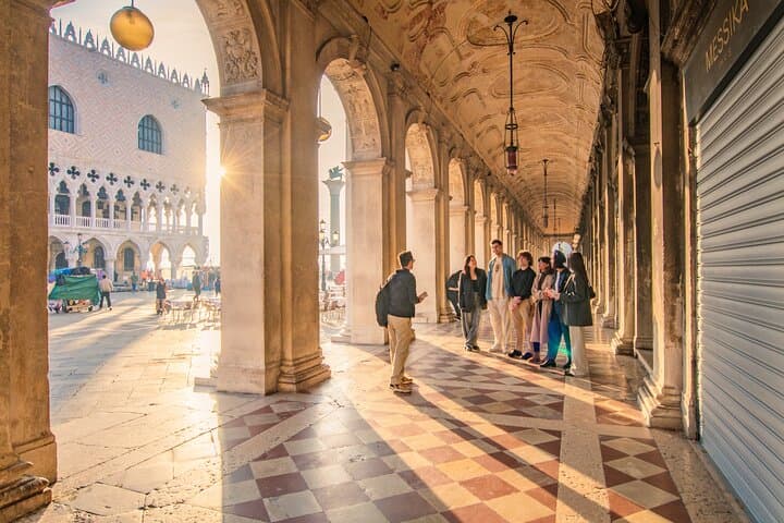 Acceso Prioritario al Palacio Ducal: Tour Guiado a Pie en Venecia — foto 4