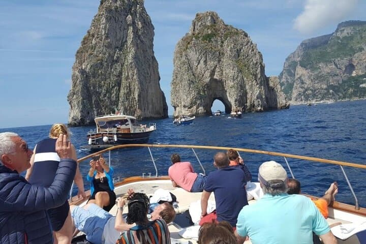 Tour Deluxe Semi-Privado de Día Completo a Capri desde Positano y Amalfi — foto 2