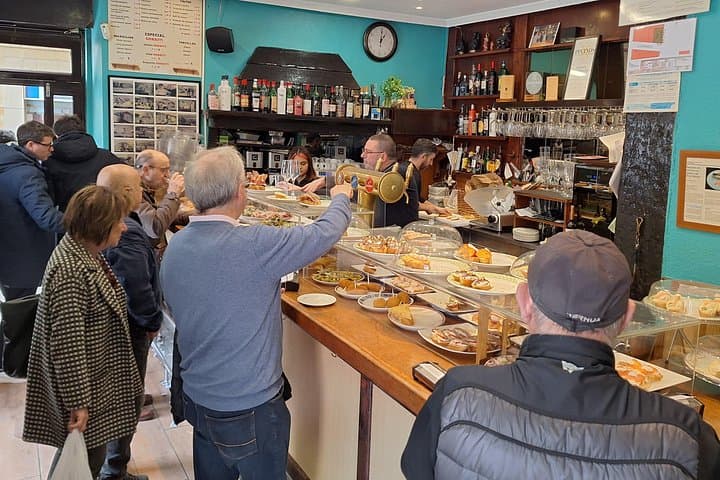 San Sebastián Private City Tour & Premium Pintxos Experience — Foto 3