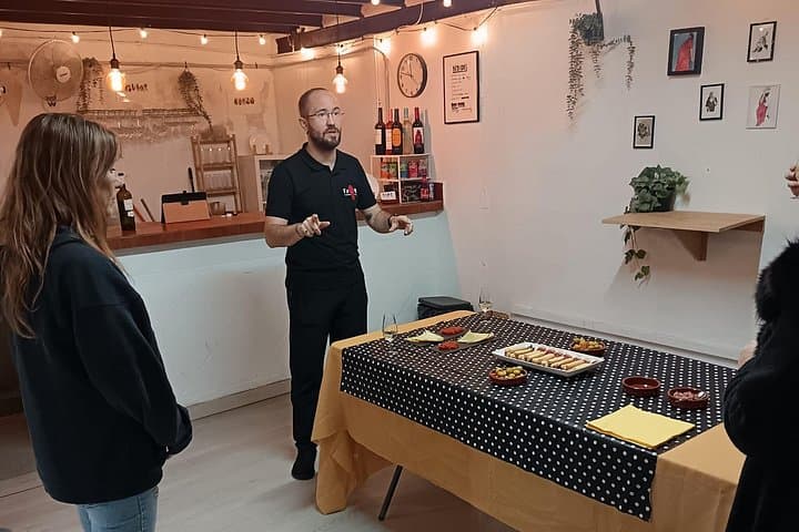 Flamenco per un Giorno: Tour, Laboratorio e Degustazione a Siviglia