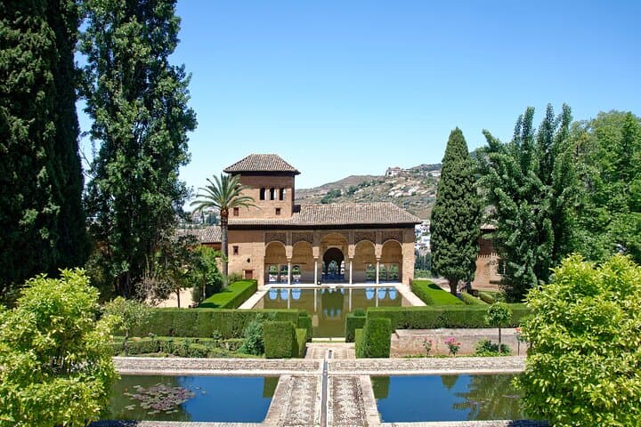 Excursión de un día completo a la Alhambra desde Sevilla: Experiencia en grupo reducido y acceso prioritario — foto 4