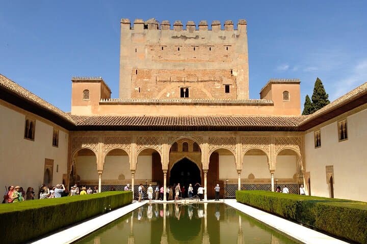 Excursión de un día completo a la Alhambra desde Sevilla: Experiencia en grupo reducido y acceso prioritario — foto 2