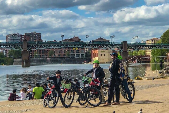 Tour in Bici Elettrica a Tolosa: Centro Città e Garonna — foto 2