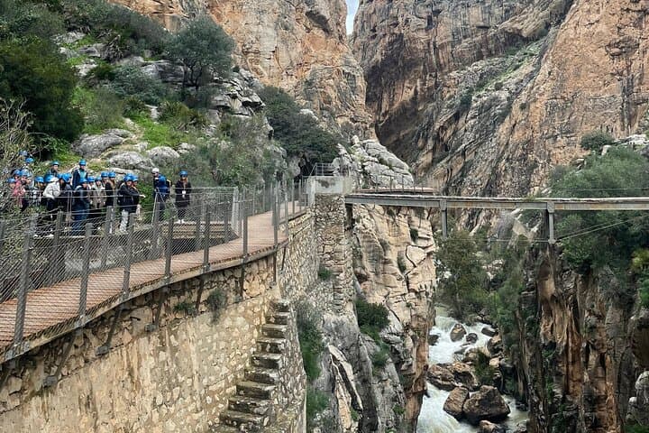 Caminito del Rey desde Málaga: Transporte en autobús de ida y vuelta + Guía Oficial — foto 4