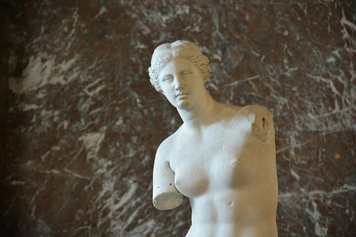 Tour guidato in spagnolo per piccoli gruppi al Museo del Louvre — foto 5