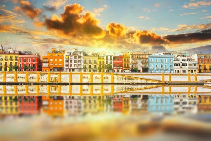 Tapas en Triana: Tour Auténtico de Comida y Cultura en Sevilla