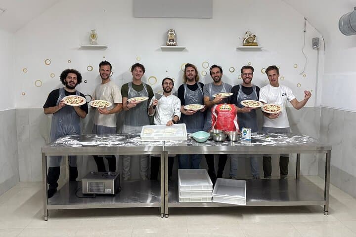 Pizza-Teig und San Marzano Soße Kochkurs in Neapel — Foto 2